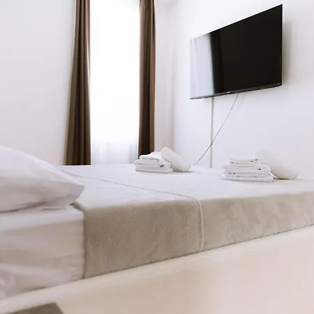 Playa With Pool Access Apartment Petrcane